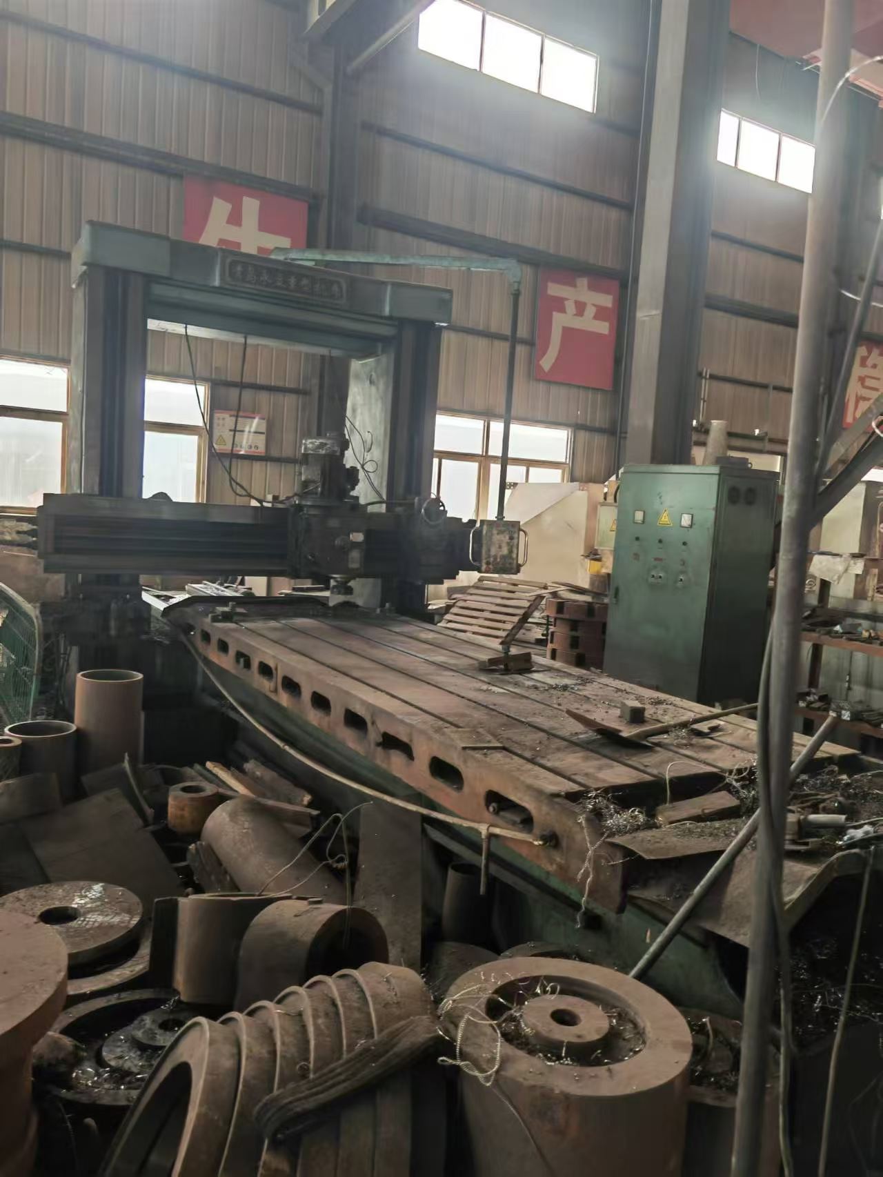 腾库房处理一台青岛永立龙门刨铣床，龙门过宽1800，加工长度四米，便宜处理要的从速