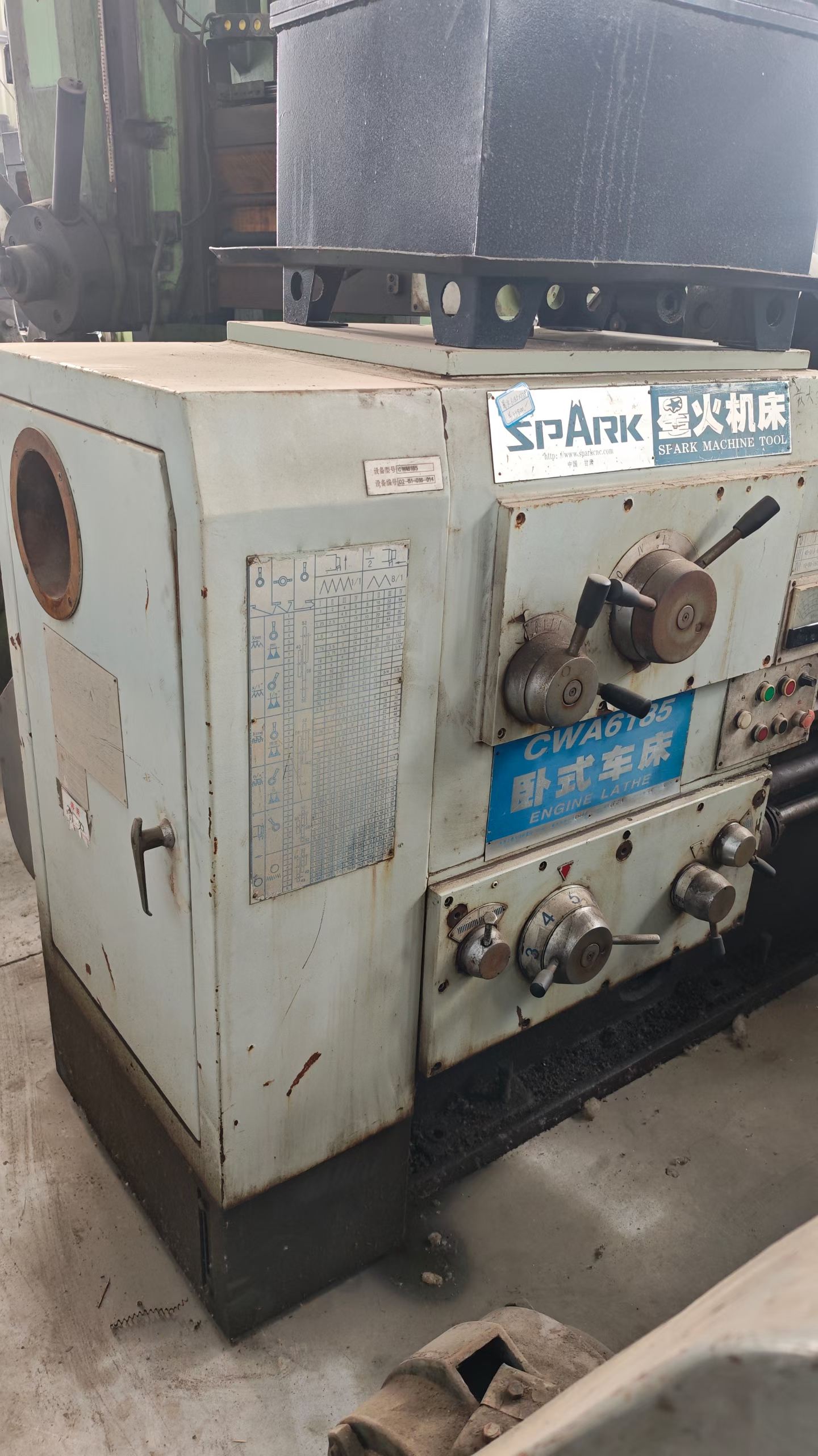 新到一台星火产6185车床，加工长度一米半，孔径105，导轨宽度600，卡盘直径800，2008年出厂机器状况非常好，喜