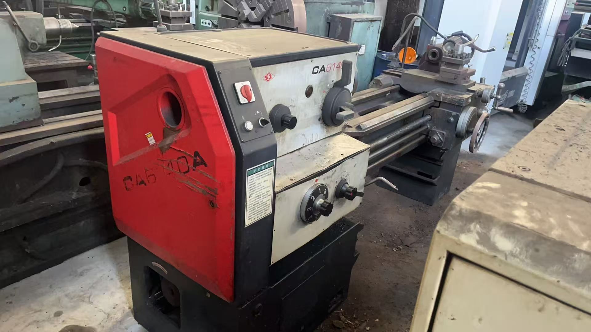 新到一台沈阳产6140车床，加工长度一米，孔径52，导轨宽度400，2018年出厂成色绝佳闭眼入系列，需要来聊