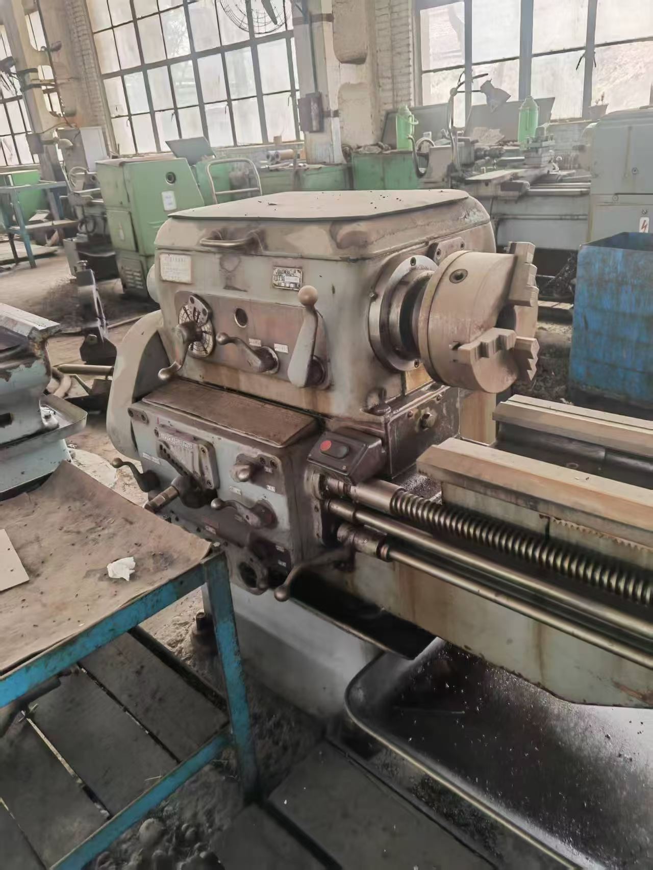 处理一台大连产6140车床，加工长度两米，孔径42，导轨宽度355，卡盘直径230，正常使用给钱就卖，需要来聊