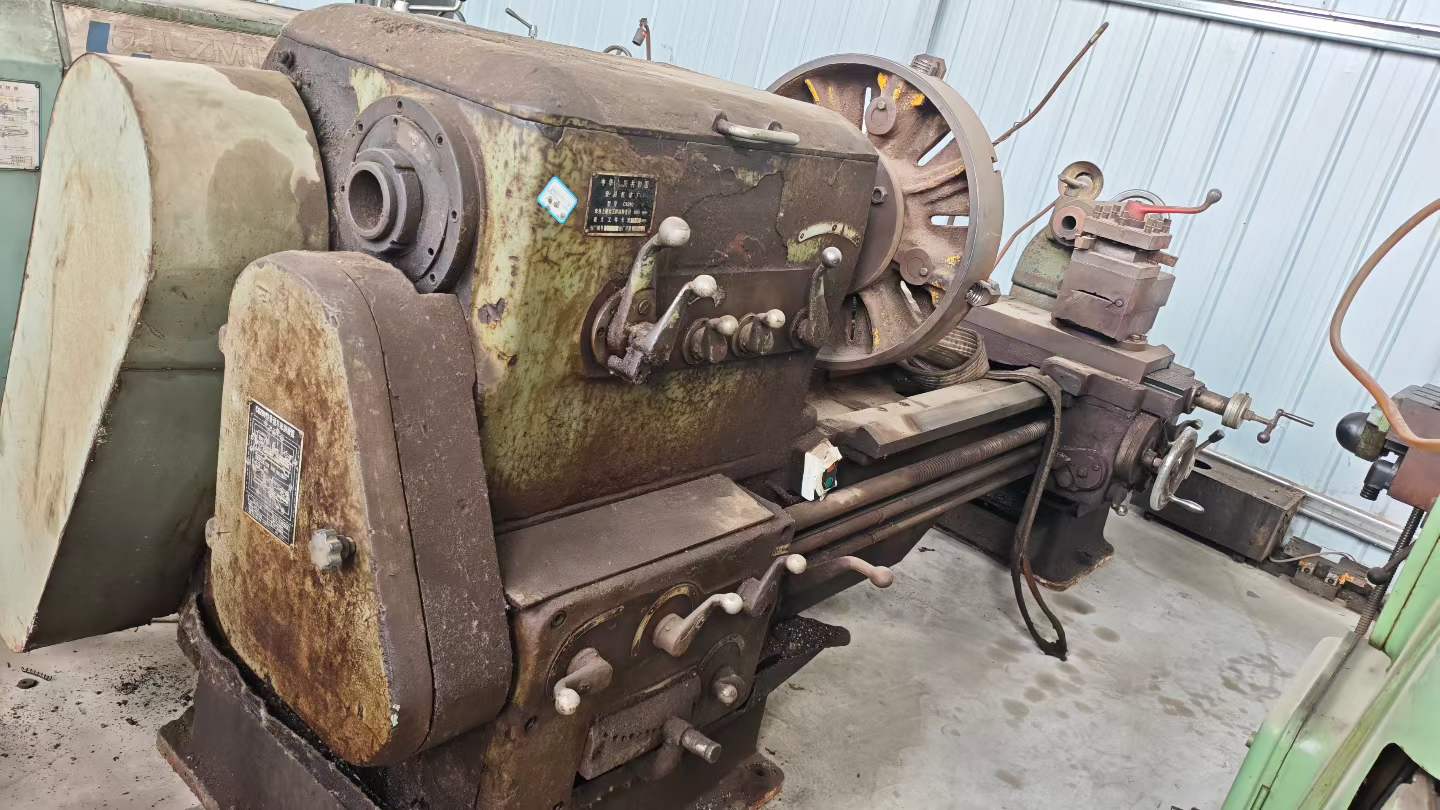 秒杀处理一台安阳产6280车床，加工长度一米半，孔径72，导轨宽度500，卡盘直径630，给钱就卖便宜处理