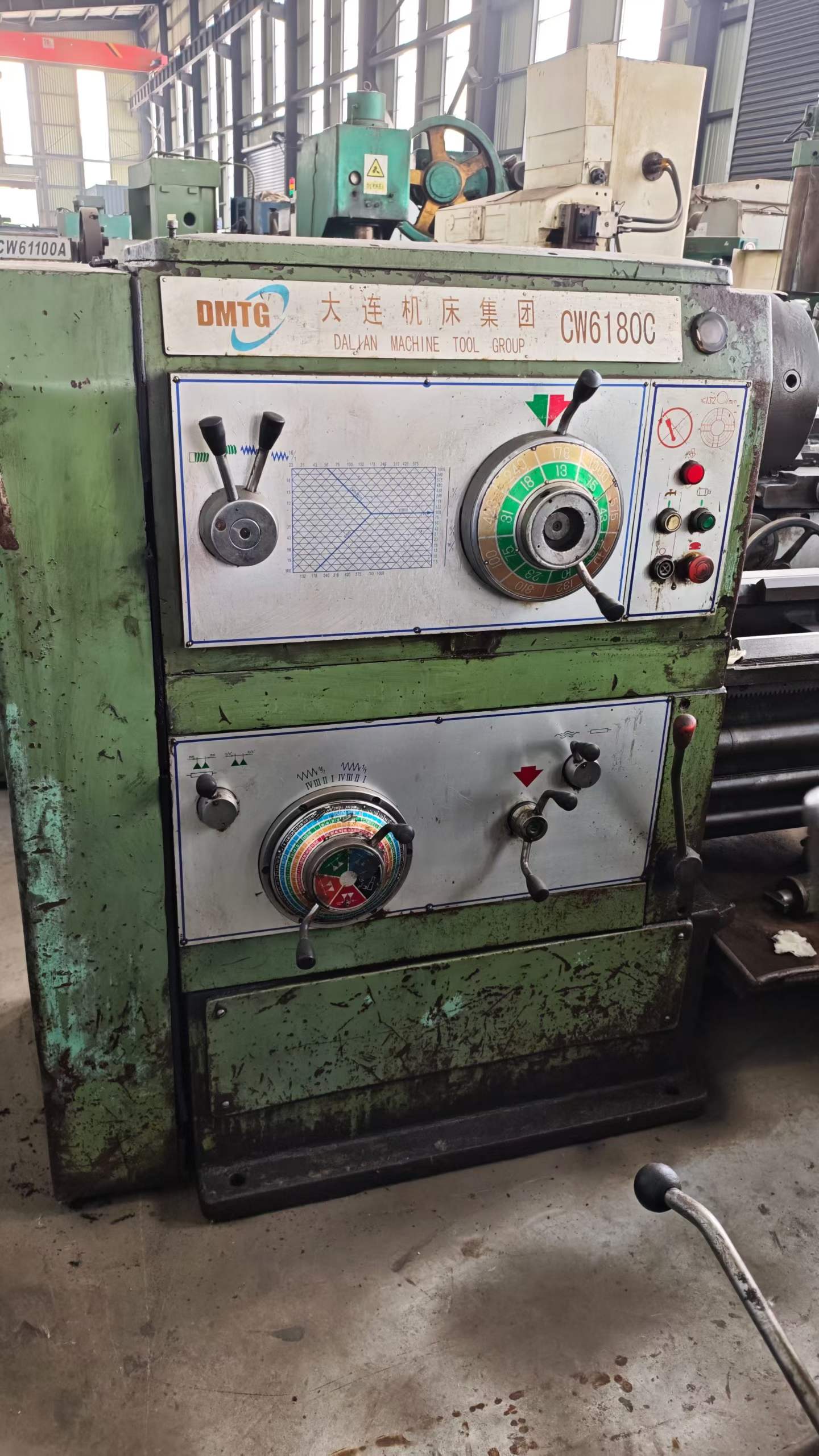 新到一台大连产6180车床，加工长度三米，孔径105，导轨宽度550，卡盘直径320，带中心架试机完美，价格实惠，需要来