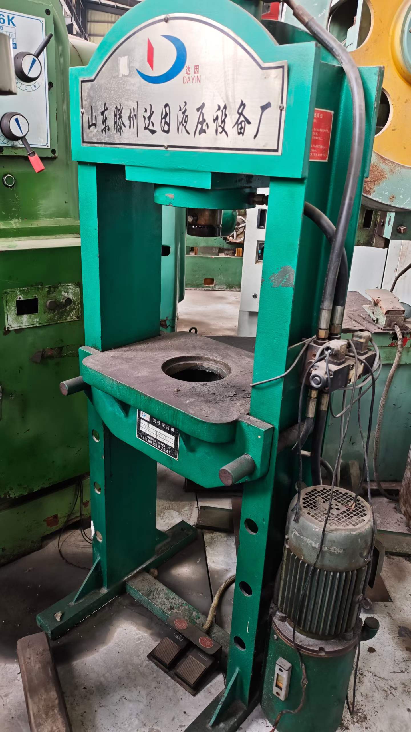 处理40吨双柱液压机，成色绝佳闭眼入系列，便宜