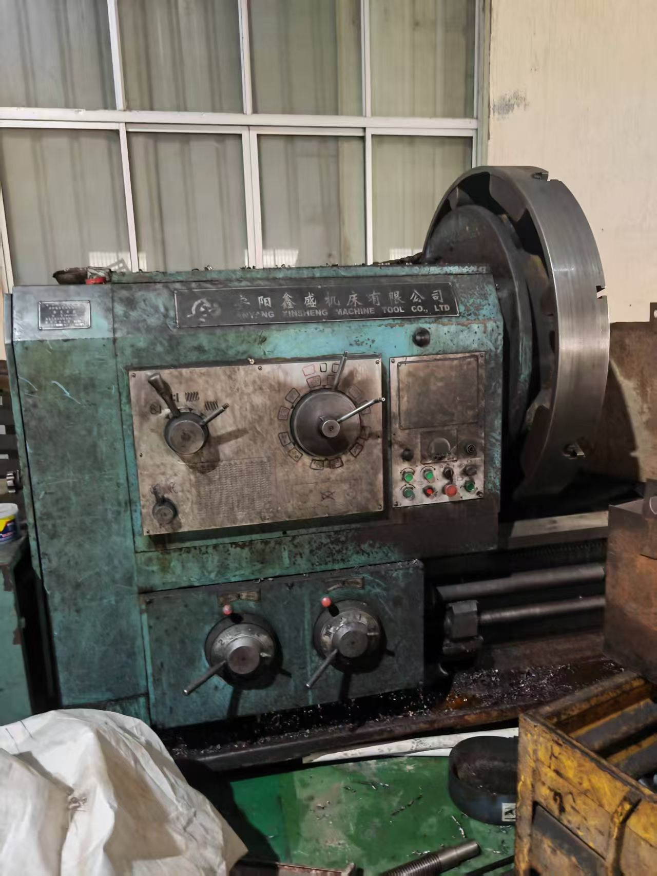 新到一台安阳鑫盛产61125车床，加工长度五米，孔径130，导轨宽度755，卡盘直径一米二五，带中心架，小托板自动走刀，