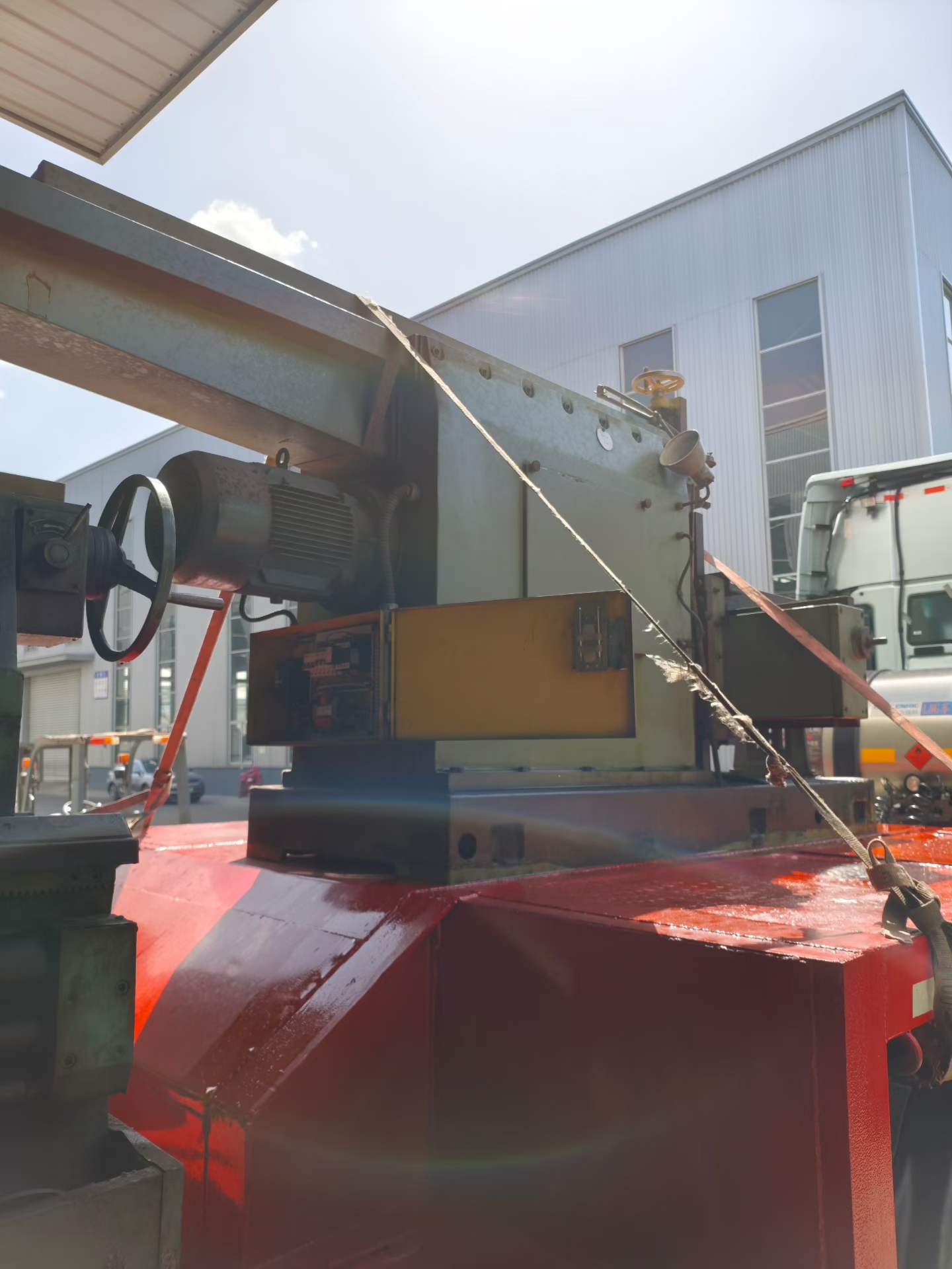 新到一台江苏新华60100牛头刨床，成色绝佳闭眼入系列，库房满了价格绝对实惠，需要来聊哈