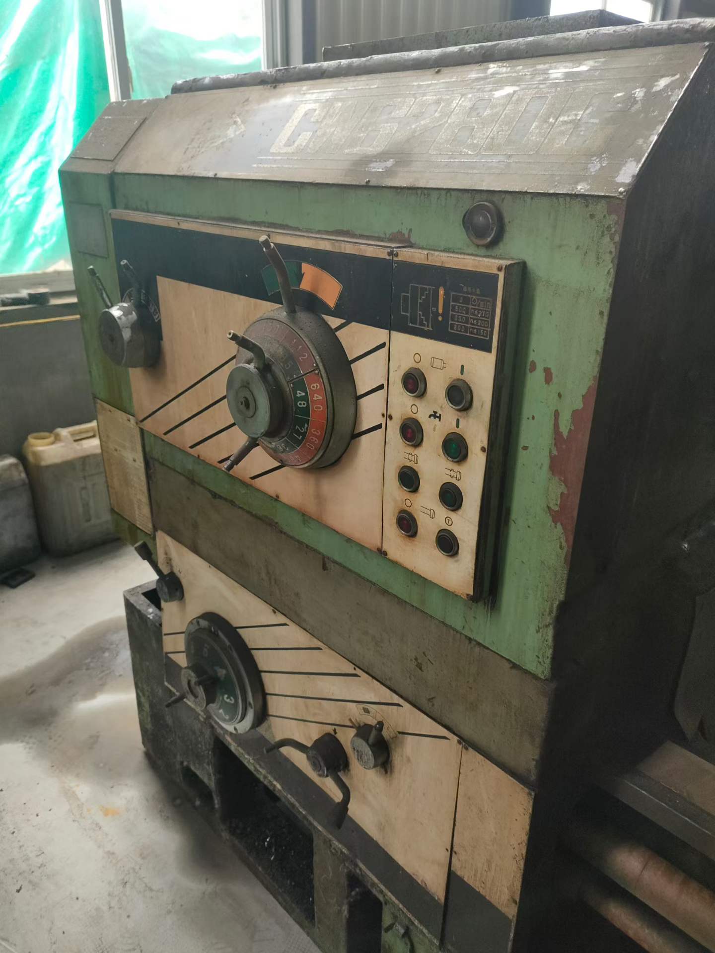 新到一台福州产加高6280车床，回转直径可到1100，孔径105，导轨宽度600，卡盘直径500，带中心架，机器状况非常