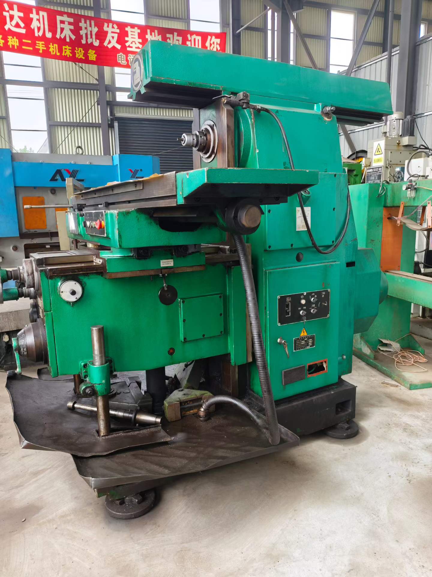 新到一台齐齐哈尔产6140万能铣床，成色绝佳闭眼入系列，需要来聊