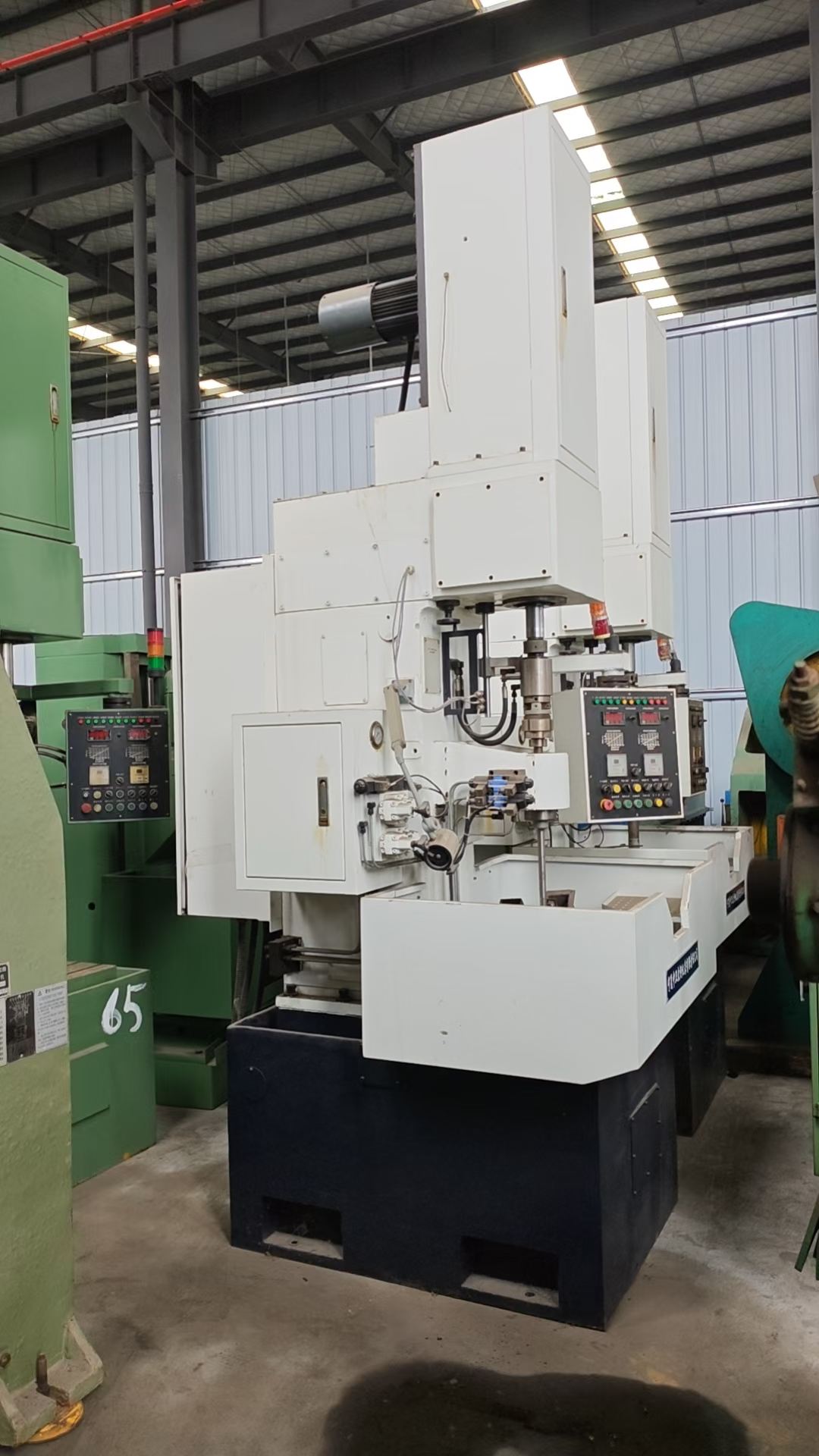 新到四台大河产立式珩磨机，最大珩孔直径100，深度100适用于发动机缸套，液压油缸，精密轴承等小直径，浅深度内孔的精密珩