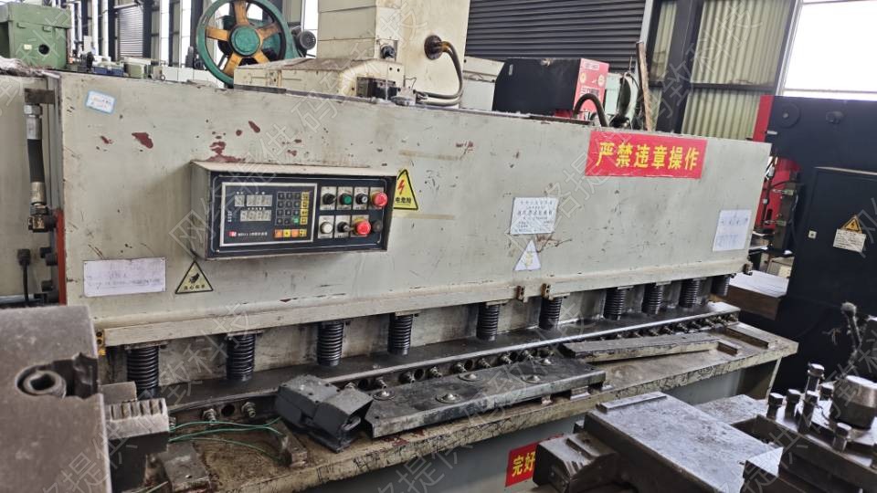 上海产8*2500液压摆式剪板机，质优价廉插电即用