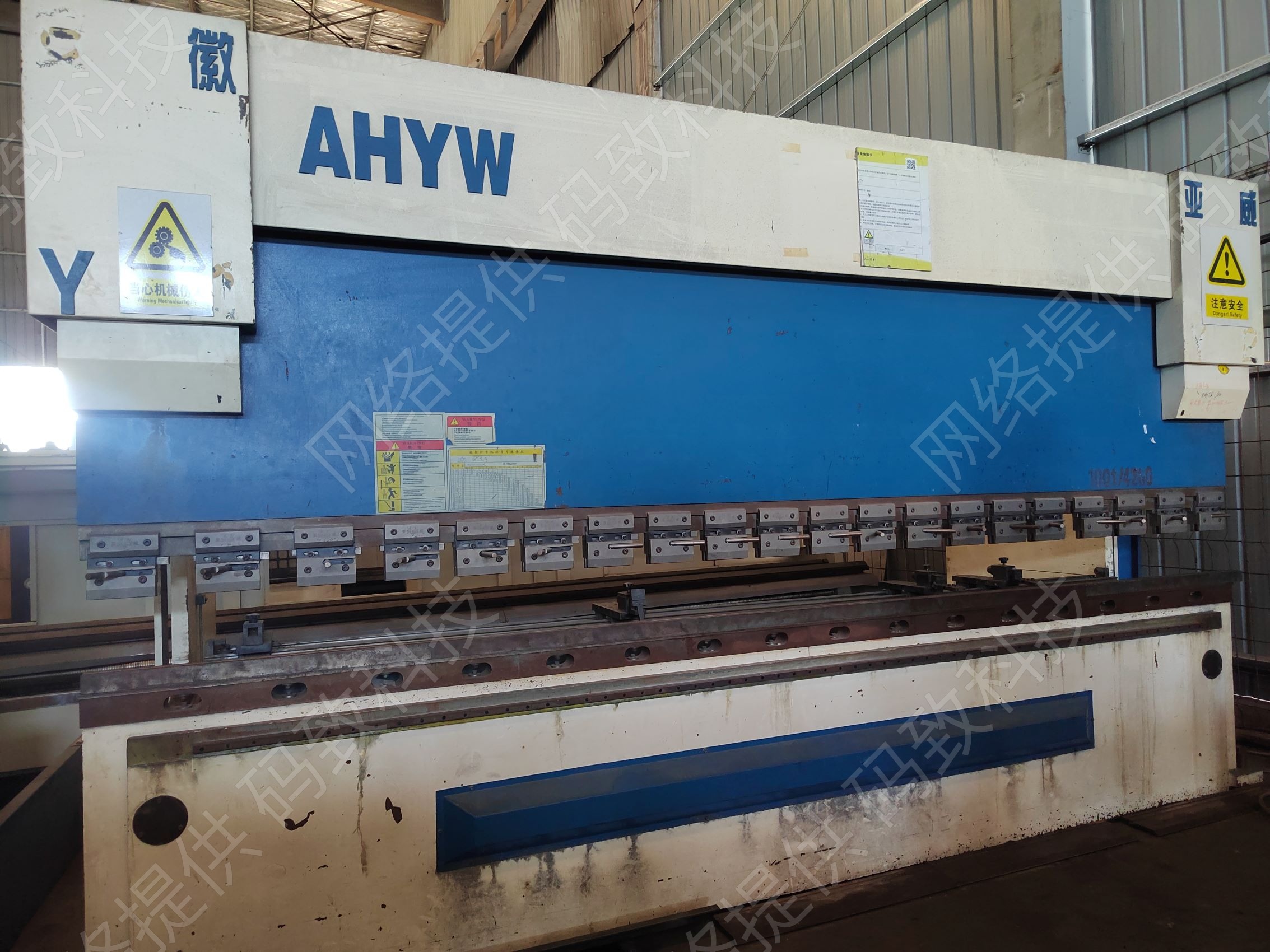 亚威YWB‑100T/4200数控板料折弯机2018年4月出厂